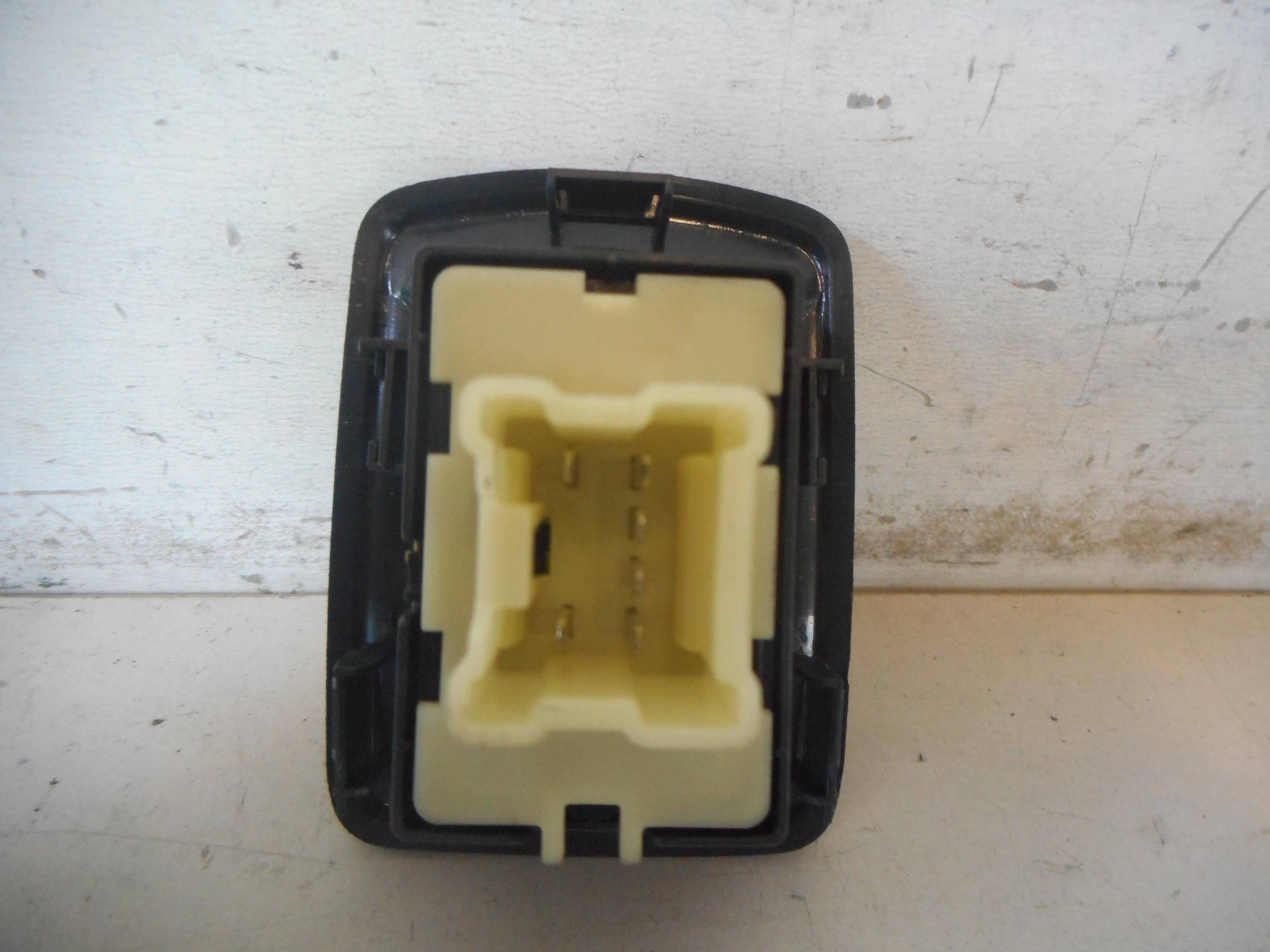 Interruttore alzacristalli porta ant. dx.